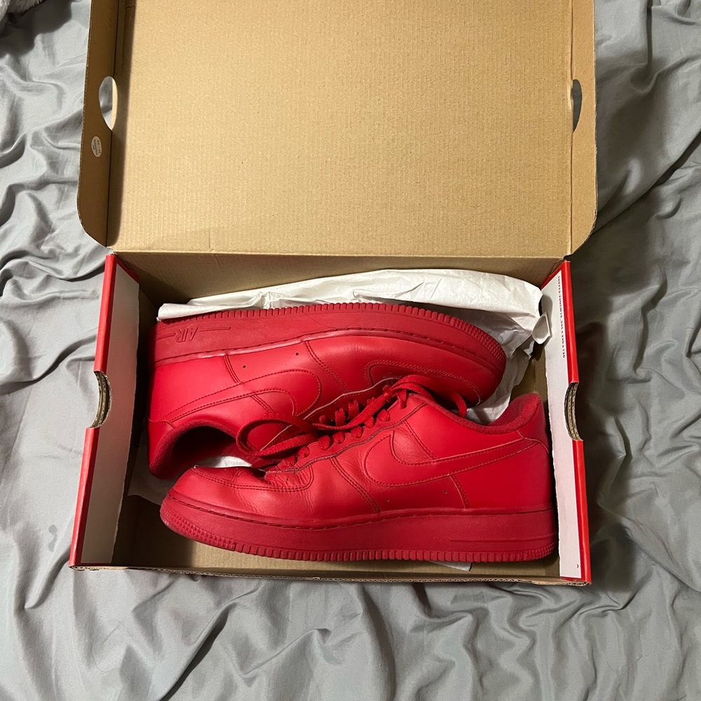 Nike air force 1 triple red